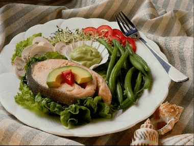 Fish with vegetables is included in the diet to lose weight. 