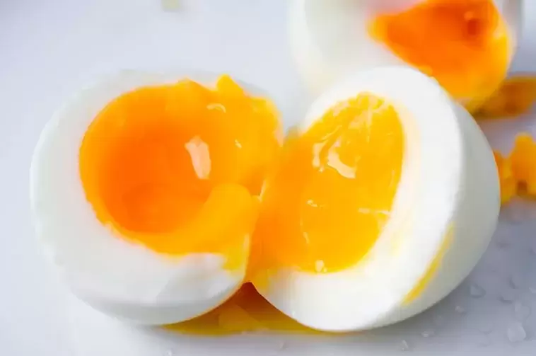 boiled chicken egg for a carbohydrate-free diet