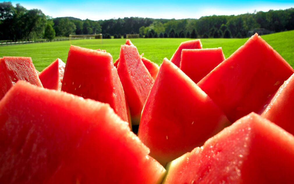 The juicy watermelon slices will help flush toxins out of the body. 