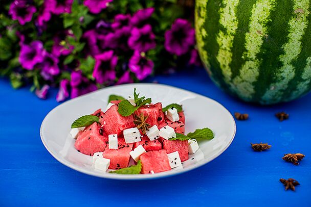Watermelon salad with the addition of cheese in the menu of the fermented milk version of the watermelon diet. 