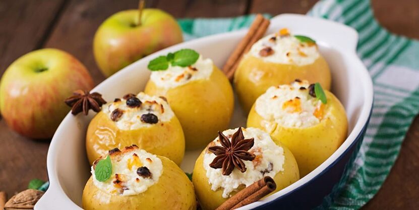 An ideal dessert for a hypoallergenic diet baked apples with cottage cheese. 