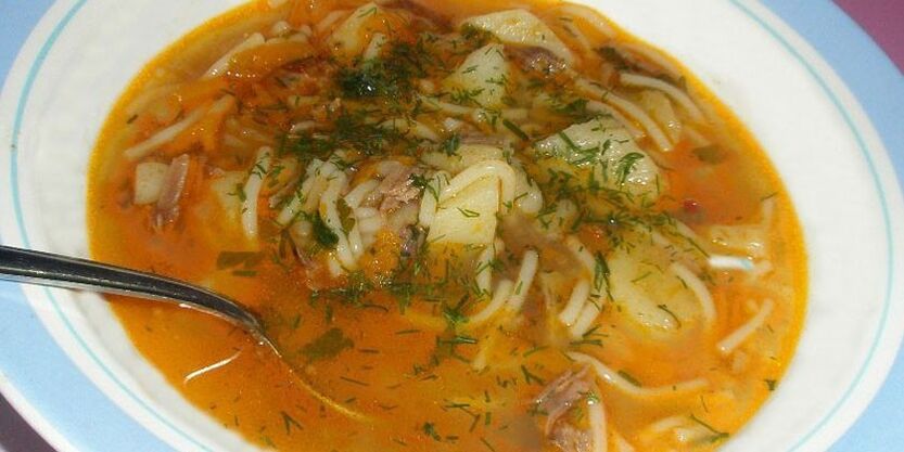Chicken soup with potatoes and noodles in the diet of people prone to allergies. 