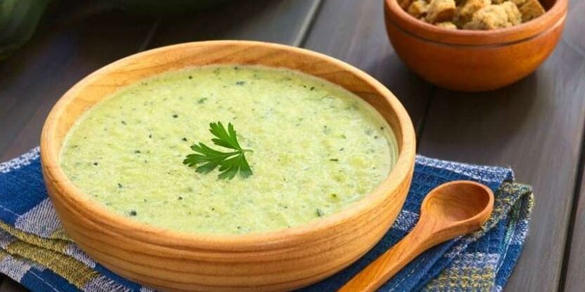 Zucchini cabbage puree soup is a stomach-friendly dish on the hypoallergenic diet menu. 