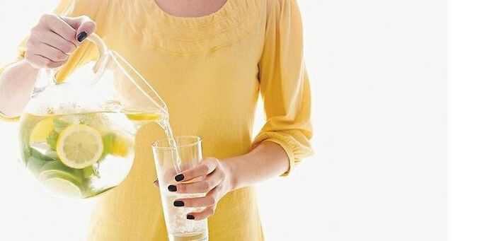 Lemon water helps cleanse the body. 