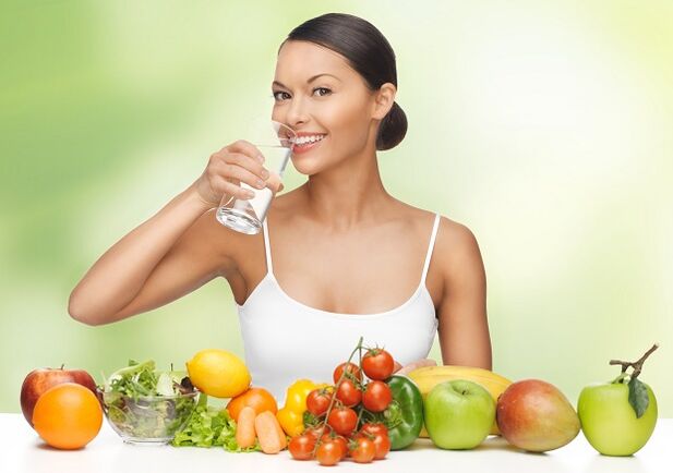 The principle of the water diet is the observance of the drinking regimen, along with the use of healthy foods. 